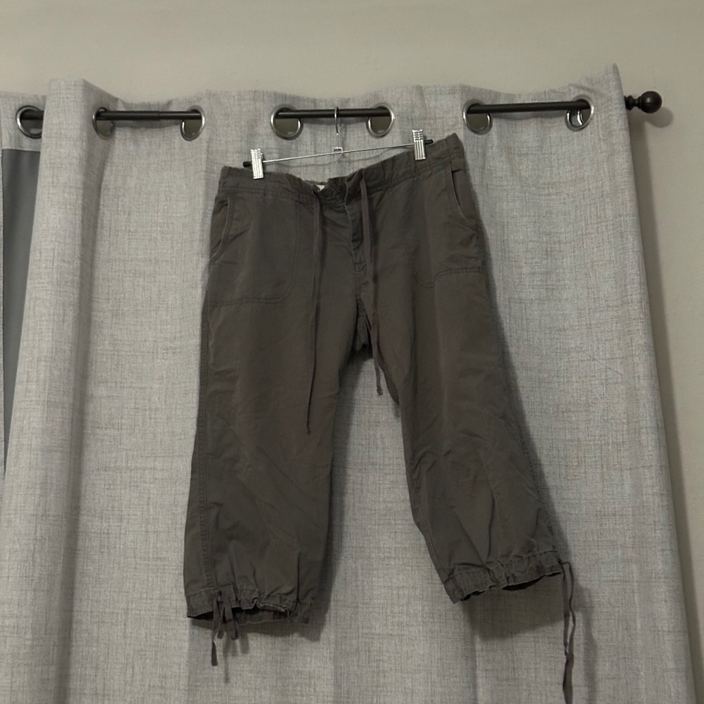 Old Navy Olive Green Cropped Cargo Pants Size M